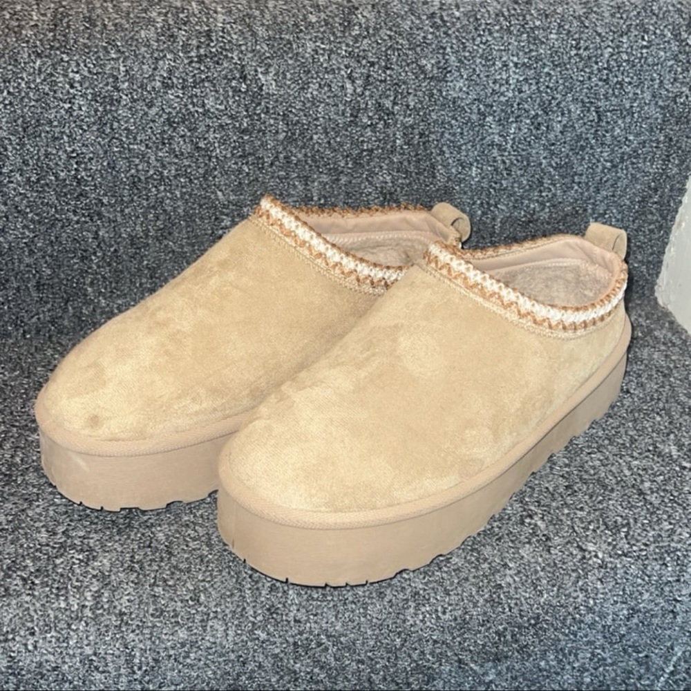 Mudd Platform Clogs